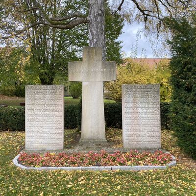 Bild vergr&ouml;&szlig;ern: Ehrenmal 2.WK