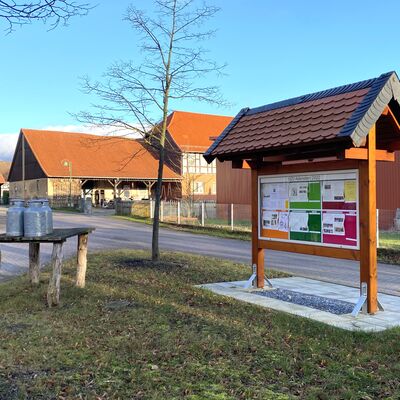 Bild vergr&ouml;&szlig;ern: Milchbockplatz:3Linden2