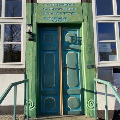 Bild vergr&ouml;&szlig;ern: PfarrhausEingang3