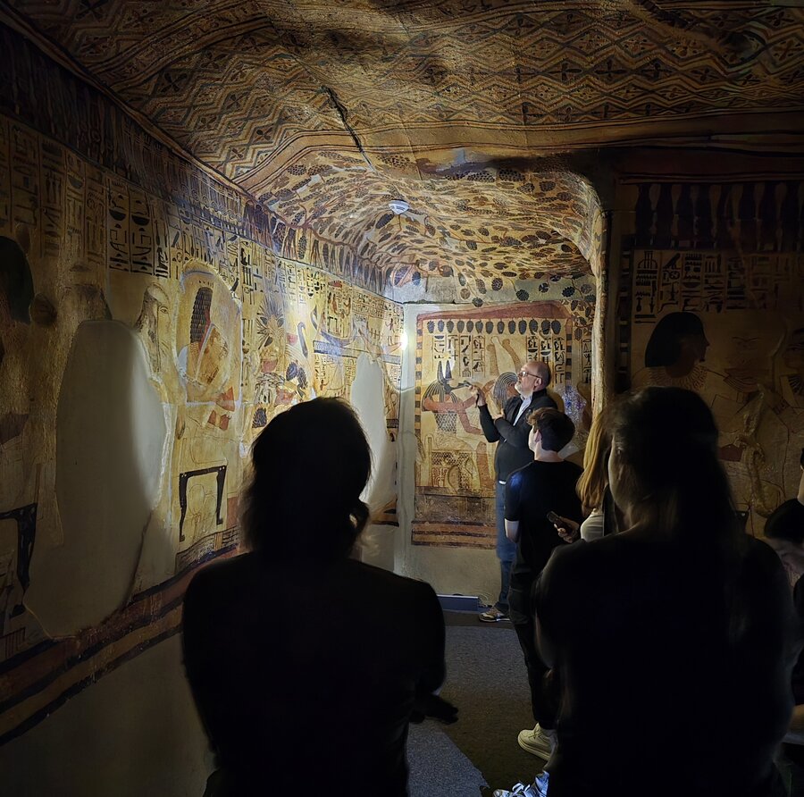 Interner Link: Zur Veranstaltung Exklusive Taschenlampen-F&uuml;hrung im Sennefer-Grab