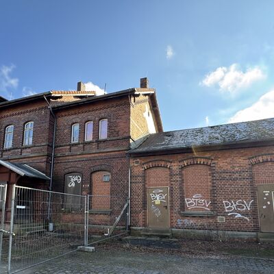 Bild vergr&ouml;&szlig;ern: Bahnhof_R&uuml;ckseite