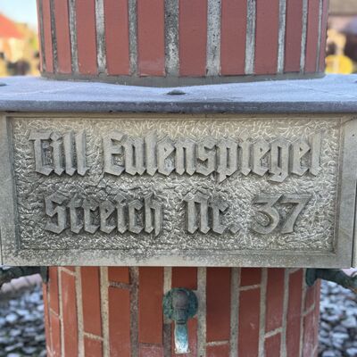 Bild vergr&ouml;&szlig;ern: Brunnen_Till_Eulenspiegel