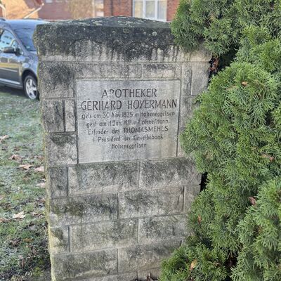 Bild vergr&ouml;&szlig;ern: Gedenkstein_Gerhard_Hoyermann