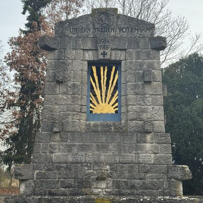 Bild vergr&ouml;&szlig;ern: Gefallenen_Denkmal_Messeberg1