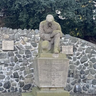 Bild vergr&ouml;&szlig;ern: Gefallenendenkmal2_Messeberg