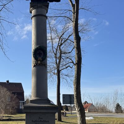 Bild vergr&ouml;&szlig;ern: Gefallenendenkmal1870:71_Messeberg