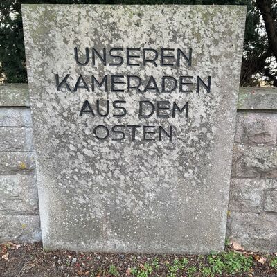 Bild vergr&ouml;&szlig;ern: Gefallenenen-Denkmal_Messeberg