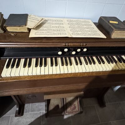 Bild vergr&ouml;&szlig;ern: Heimatmuseum_Harmonium