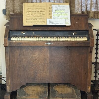 Bild vergr&ouml;&szlig;ern: Heimatmuseum_Harmonium1