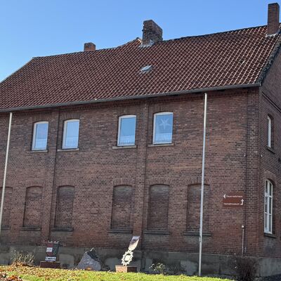 Bild vergr&ouml;&szlig;ern: Heimatmuseum_Seitenansicht_alte_Schule