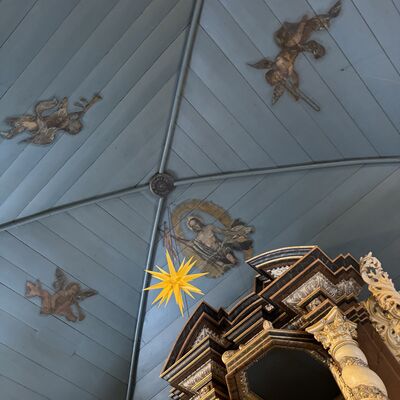Bild vergr&ouml;&szlig;ern: Matthiaskirche_Decke_Altar
