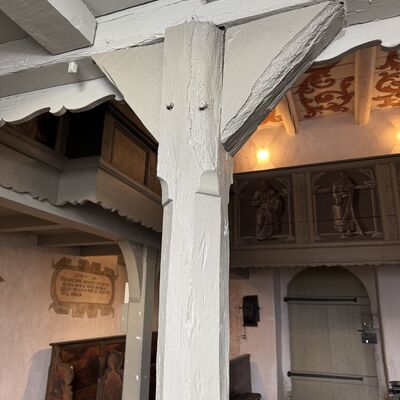 Bild vergr&ouml;&szlig;ern: Matthiaskirche_Innenraum_Balken