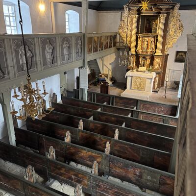 Bild vergr&ouml;&szlig;ern: Matthiaskirche_Innenraum_mit_Altar