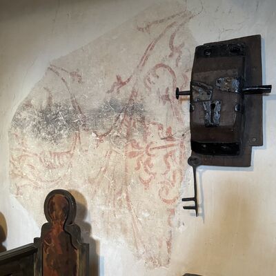 Bild vergr&ouml;&szlig;ern: Matthiaskirche_Wandgem&auml;lde_Seite_mit_altem_Sclhloss