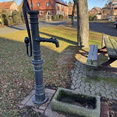Bild vergr&ouml;&szlig;ern: Pumpe_an_der_Matthiaskirche