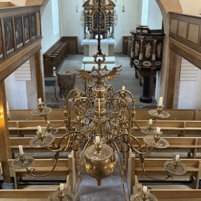 Bild vergr&ouml;&szlig;ern: St.Martin_Wehrkirche_Kronleuchter_Doppeladler
