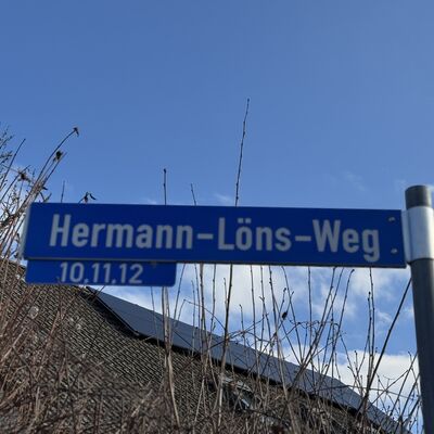 Bild vergr&ouml;&szlig;ern: Stra&szlig;enschild_Herrmann_L&ouml;ns