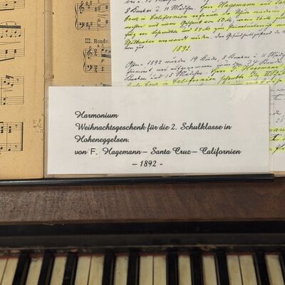 Bild vergr&ouml;&szlig;ern: Heimatmuseum_Harmonium2