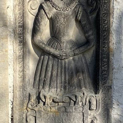 Bild vergr&ouml;&szlig;ern: St.Martinus S&uuml;dseite Grabstein1