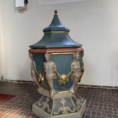 Bild vergr&ouml;&szlig;ern: St.Martinus Taufstein1