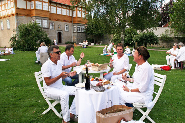 Gronau--Diner-en-blanc--Rosen&R&uuml;ben