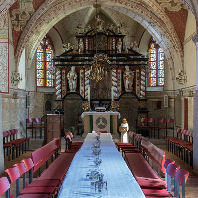Bild vergr&ouml;&szlig;ern: Marienkirche_Innenraum_miut_Altar
