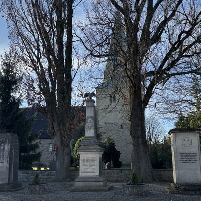 Bild vergr&ouml;&szlig;ern: Gefallenen_Denkmal1