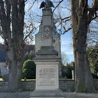 Bild vergr&ouml;&szlig;ern: Gefallenen_Denkmal2