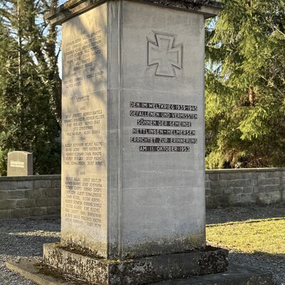 Bild vergr&ouml;&szlig;ern: Gefallenendenkmal_2.Weltkrieg