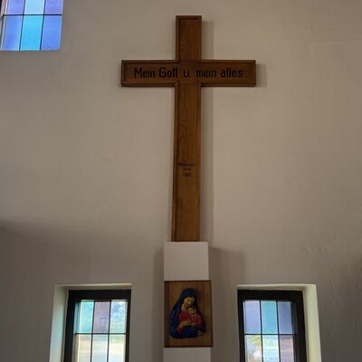 Bild vergr&ouml;&szlig;ern: Kath.Kirche_Holzkreuz_hinten
