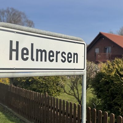 Bild vergr&ouml;&szlig;ern: Ortsschiuld_Helmersen