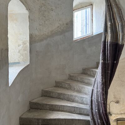 Bild vergr&ouml;&szlig;ern: Schloss_Blick_ins_Treppenhaus
