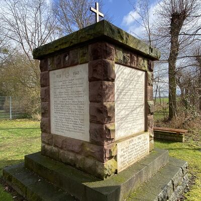 Bild vergr&ouml;&szlig;ern: Ehrenmal4
