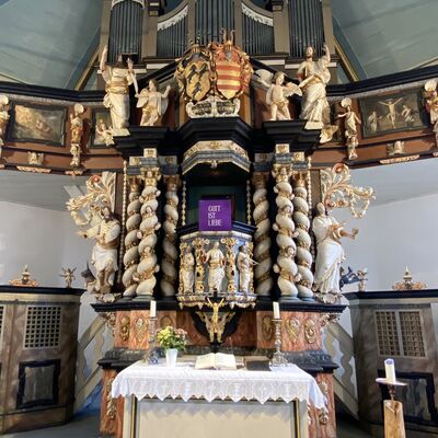 Bild vergr&ouml;&szlig;ern: Kirche Kanzelaltar:Orgel