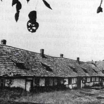 Bild vergr&ouml;&szlig;ern: Tagel&ouml;hnerh&auml;user Heinde