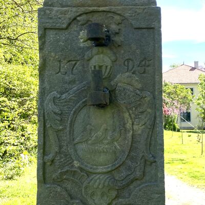 Bild vergr&ouml;&szlig;ern: Walshausen Torpfosten Wappen von Giesenberg