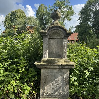 Bild vergr&ouml;&szlig;ern: Altar_im_Dorf