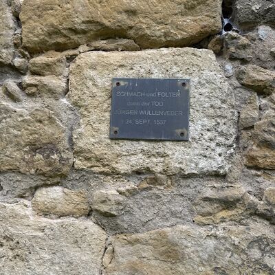Bild vergr&ouml;&szlig;ern: Burg_Gedenktafel_Wullenweber
