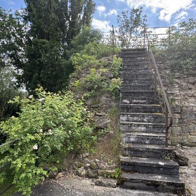 Bild vergr&ouml;&szlig;ern: Burg-Treppe