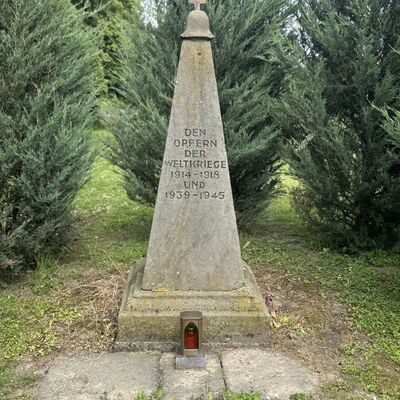 Bild vergr&ouml;&szlig;ern: Gefallenendenkmal