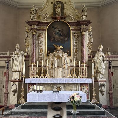 Bild vergr&ouml;&szlig;ern: Kath.Kirche_Altar