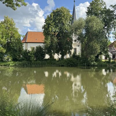 Bild vergr&ouml;&szlig;ern: Kath.Kirche_Dorfteich