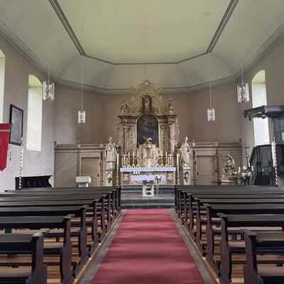Bild vergr&ouml;&szlig;ern: Kath.Kirche_Innenraum1
