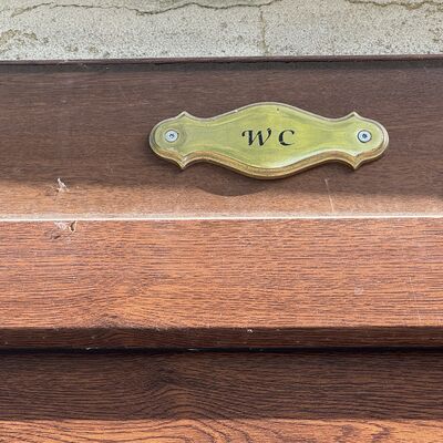 Bild vergr&ouml;&szlig;ern: Kath.KIrche_Toilette_&ouml;ffentlich