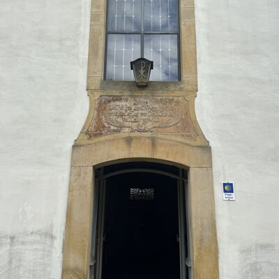 Bild vergr&ouml;&szlig;ern: Kath.Kirche_Eingang