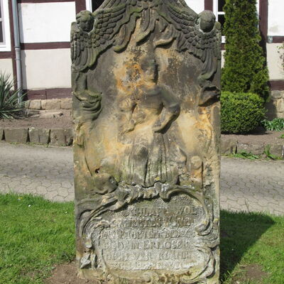 Bild vergr&ouml;&szlig;ern: Kirchhof GrabplatteFam.Stein